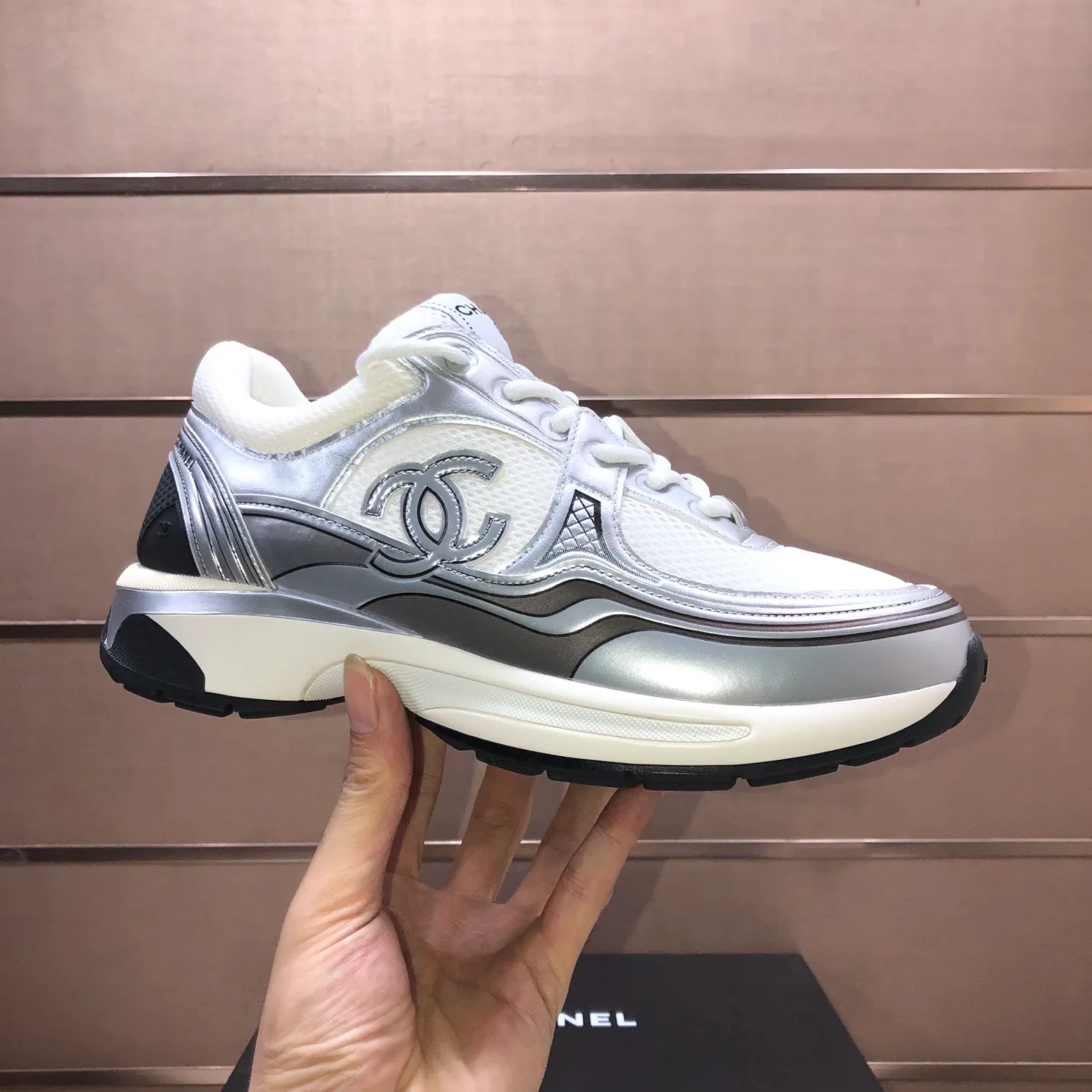 Men's shoes💰600💰【CHANEL】(Chanel couple's model)👩‍❤️‍💋‍👨The latest all-season shoes🔥🔥The ultimate derivative model. Not only are you more fashionable on your feet, but wearing flat shoes can also lengthen your overall body shape ~ "Features" The simple upper is paired with conspicuous small fragrant cloth strips, which is fashionable and high-end. 💕💕Selected Chanel fabric for the upper, comfortable and soft fabric lining available in 5 colors 🐎Size: (women's 35-39, customized 40. Men's 38-44, customized 45)